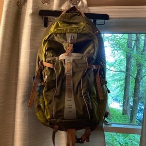 Eddie Bauer Adventurer 30L BackPack, Green